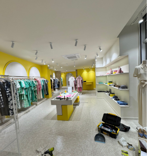 Projet électrique pour une nouvelle boutique de vêtements en France